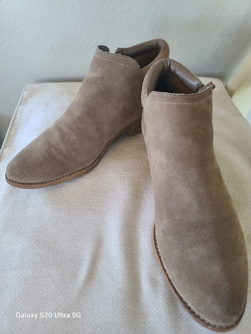 Women's Steve Madden Tobii Taupe Suede  Bootie Size 8.5